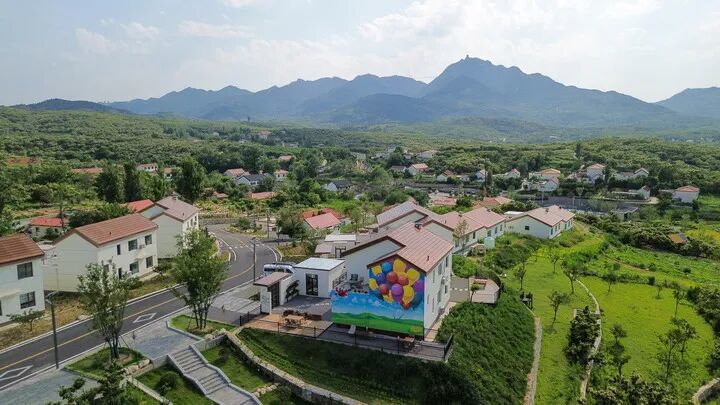 临沂市蒙阴县垛庄镇水涟峪村。新华社记者 徐速绘 摄