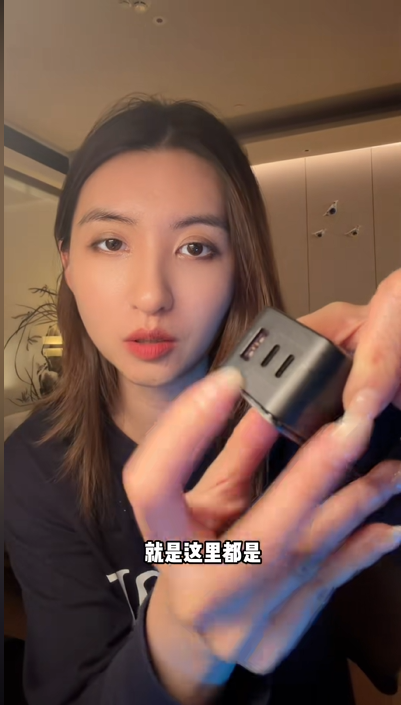 博主称绿联充电头爆炸险伤眼 客服补偿10元 官方：已处理 视频显示无燃烧痕迹 无法检验实物