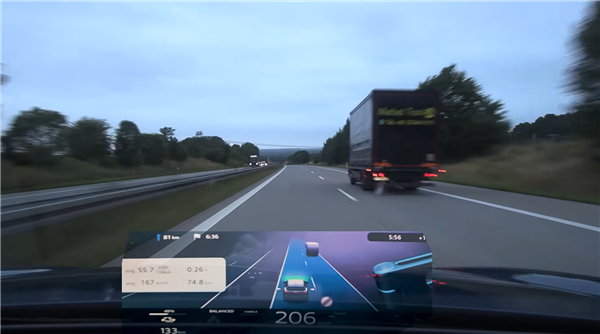 奥迪Q6 e-tron不限速高速测续航 200km/h车速只跑了168公里