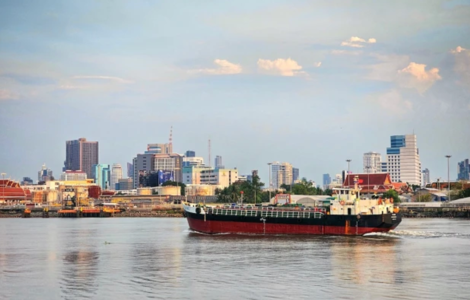 ▲高度依赖粮食进口和饮用水淡化的中东海湾国家,可能面临严峻的基础民生生存挑战