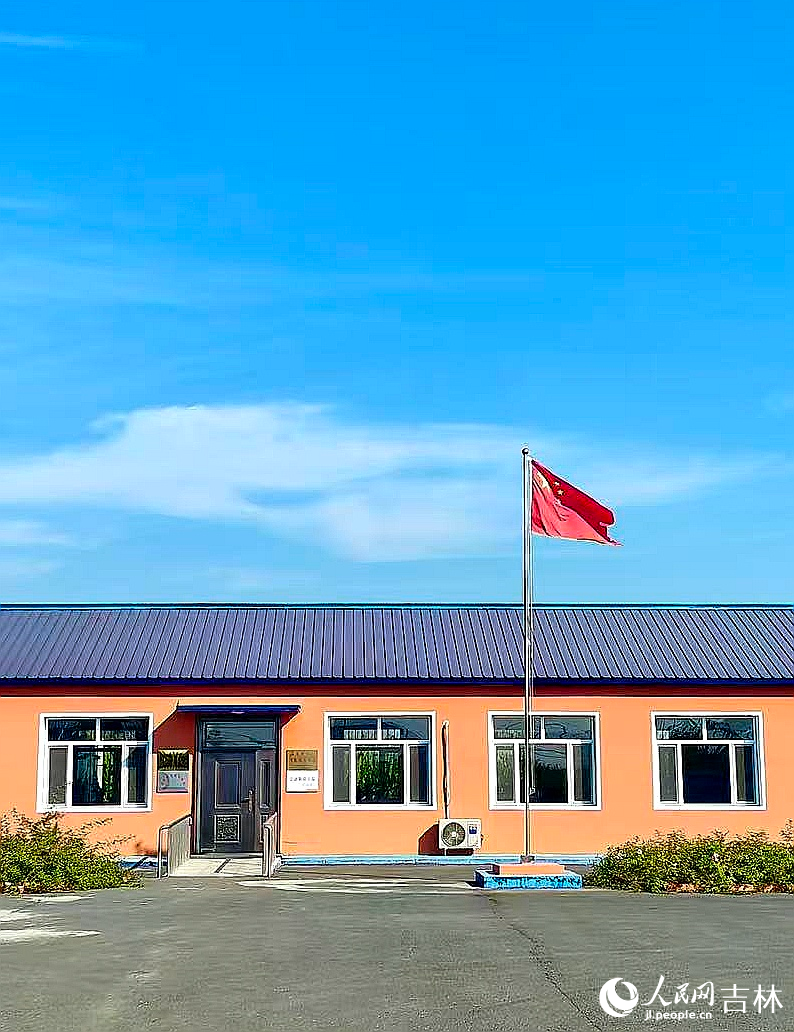 布海镇哈里村村委会。人民网记者 王海跃摄