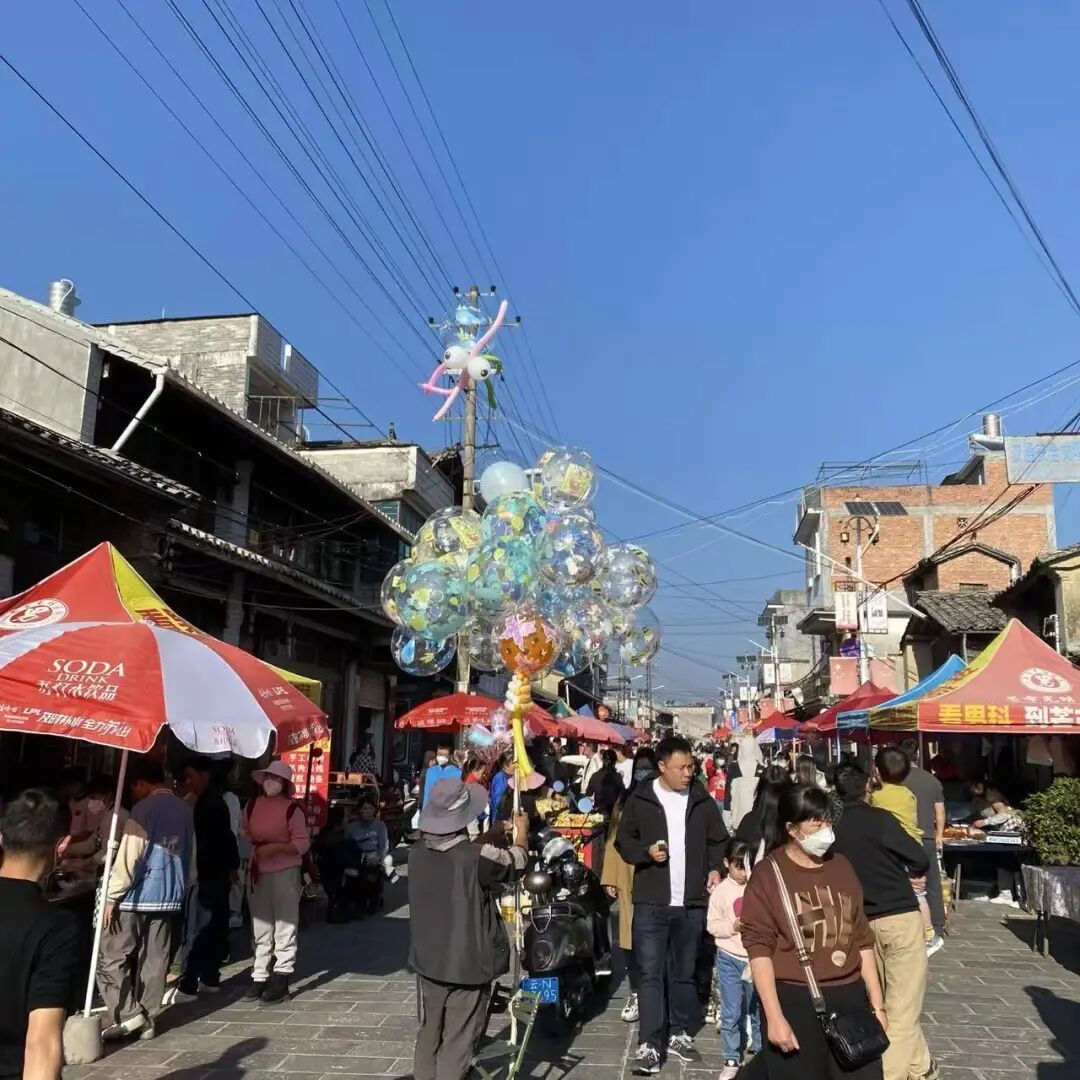 △西南某县的集市