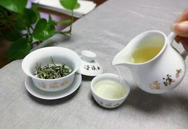 沿溪山茶。