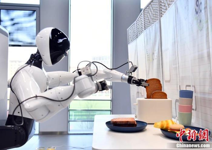 探访雄安具身智能训练场。中新社记者 韩冰 摄