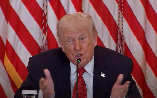 特朗普19日接受采访,再次发出关税威胁 视频截图