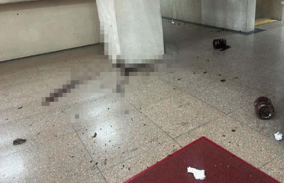 台北地方法院10月27日被泼粪。图源:台媒