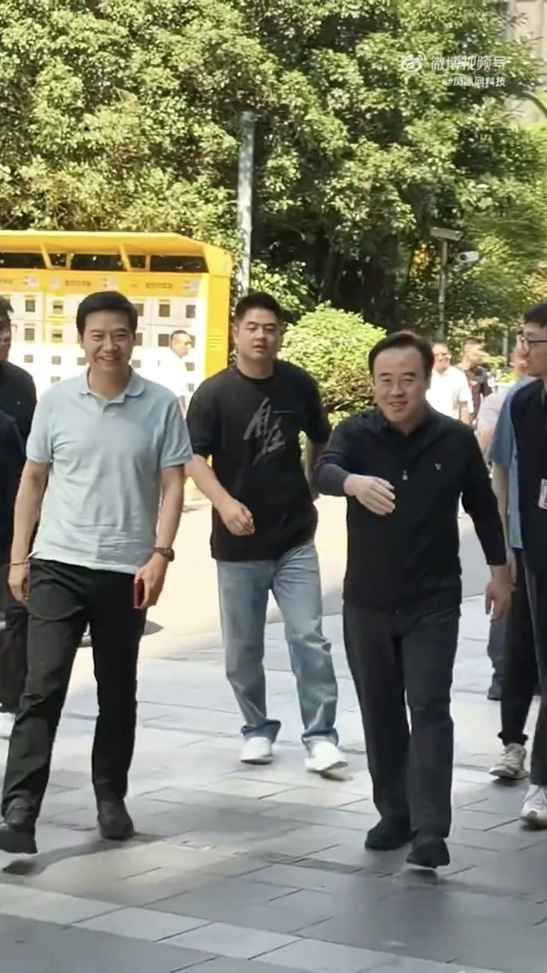 雷军到访B站总部