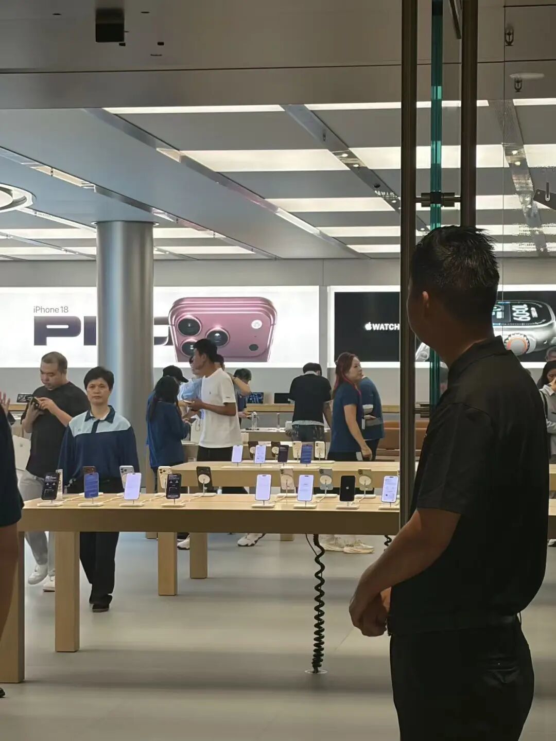 提前预约购机的消费者才可以进店