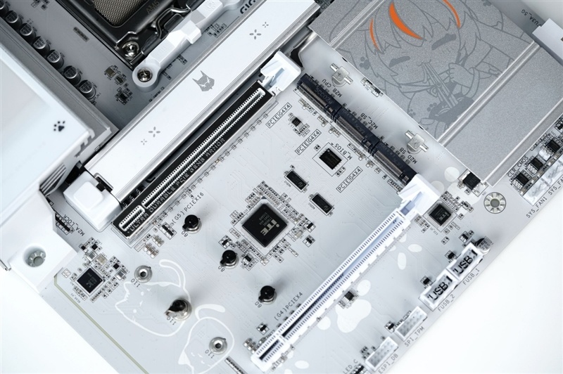 纯白搭配二次元!技嘉B850 AORUS ELITE-P ICE雕妹主板装机体验