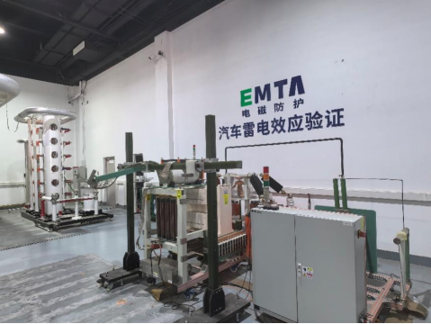 图为雷电效应室。