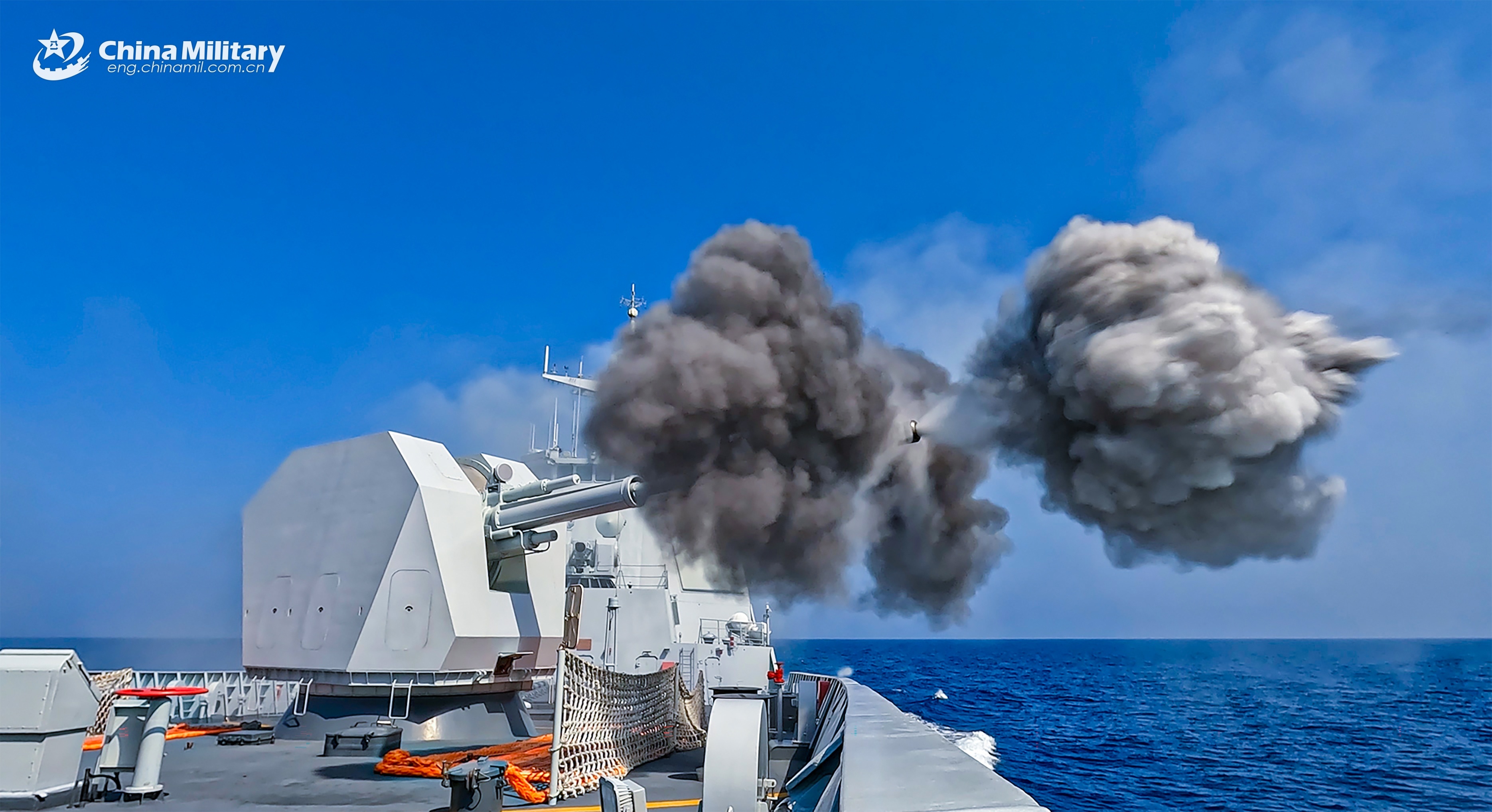 唐山舰4月上旬在亚丁湾演训时的照片,该舰与大庆舰任务轮替的详细内容,可能要等到第48批护航编队返回祖国之后才能陆续公开了