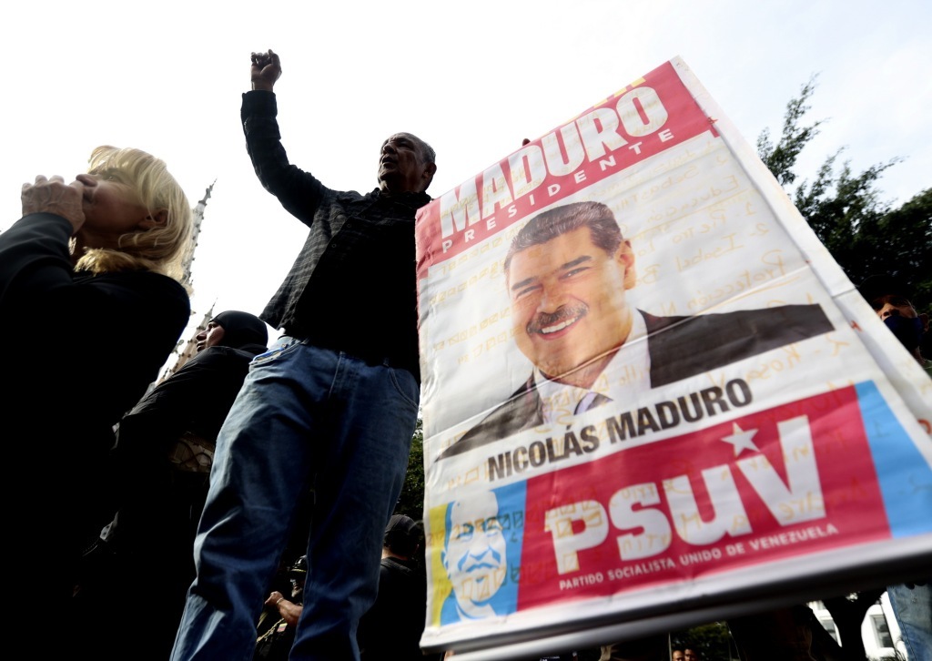 1月3日,民众在委内瑞拉首都加拉加斯的总统府附近抗议。