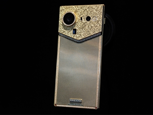 追觅首款旗舰手机亮相：造型奢华 黄金版价格超10万元