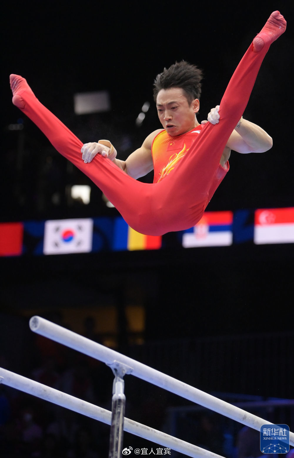 【邹敬园成就体操世锦赛双杠“五冠王”】第54届世界体操锦标赛25日在