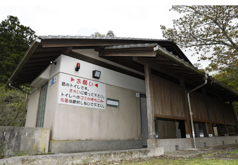 ·警方怀疑,优季曾将遗体藏匿在此公共厕所内。(日本共同社)