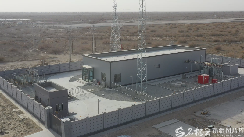 巴音郭楞蒙古自治州轮台县草湖乡可可桥村35千伏变电站近日建成投用,为这个脱贫后的村庄扩大养殖业规模注入新动能。杨惠杰摄