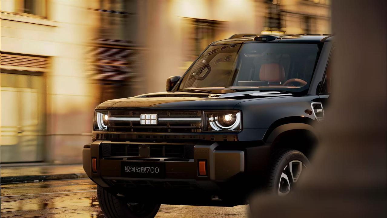 【全新硬派中大型SUV，吉利银河战舰700首发亮相】7月24日，银河