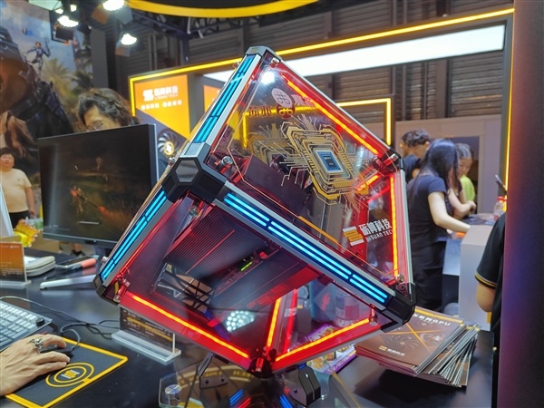 国产自研GPU从0到1破晓时刻!砺算首秀ChinaJoy:LX 7G100现场开跑黑神话