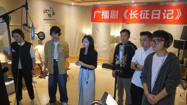 配音演员现场配音