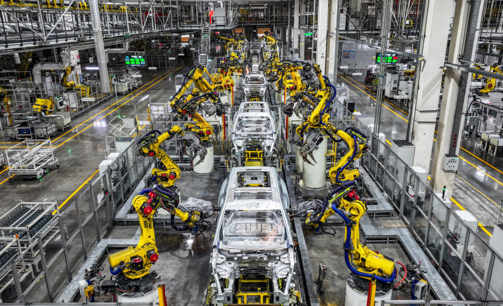 位于重庆市两江新区的赛力斯汽车超级工厂拍摄的自动化生产作业现场(2025年9月19日摄,无人机照片)。“十四五”以来,我国新能源汽车产业不断提升核心竞争力,为经济高质量发展注入澎湃动能。
