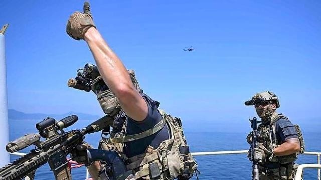 “清海部队”士兵进行打击海盗训练。图源:韩媒报道配图