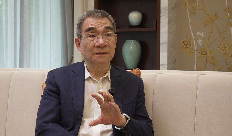4月下旬，乌镇，不雅察者网对话经济学家林毅夫 不雅察者网