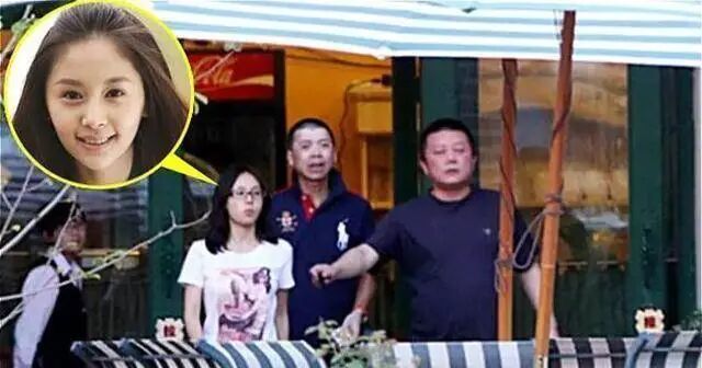 由左到右:王子文、冯小刚、王朔