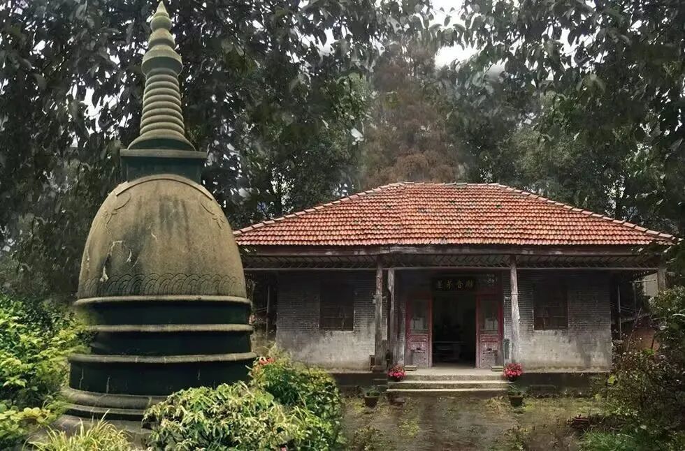 图注:潮音茅蓬,李基鸿捐建。