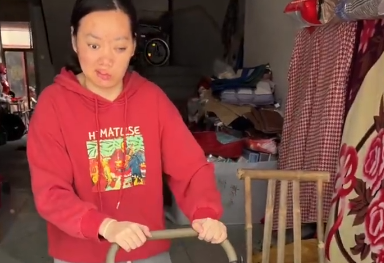 易女士近期 截图自家属发布的视频