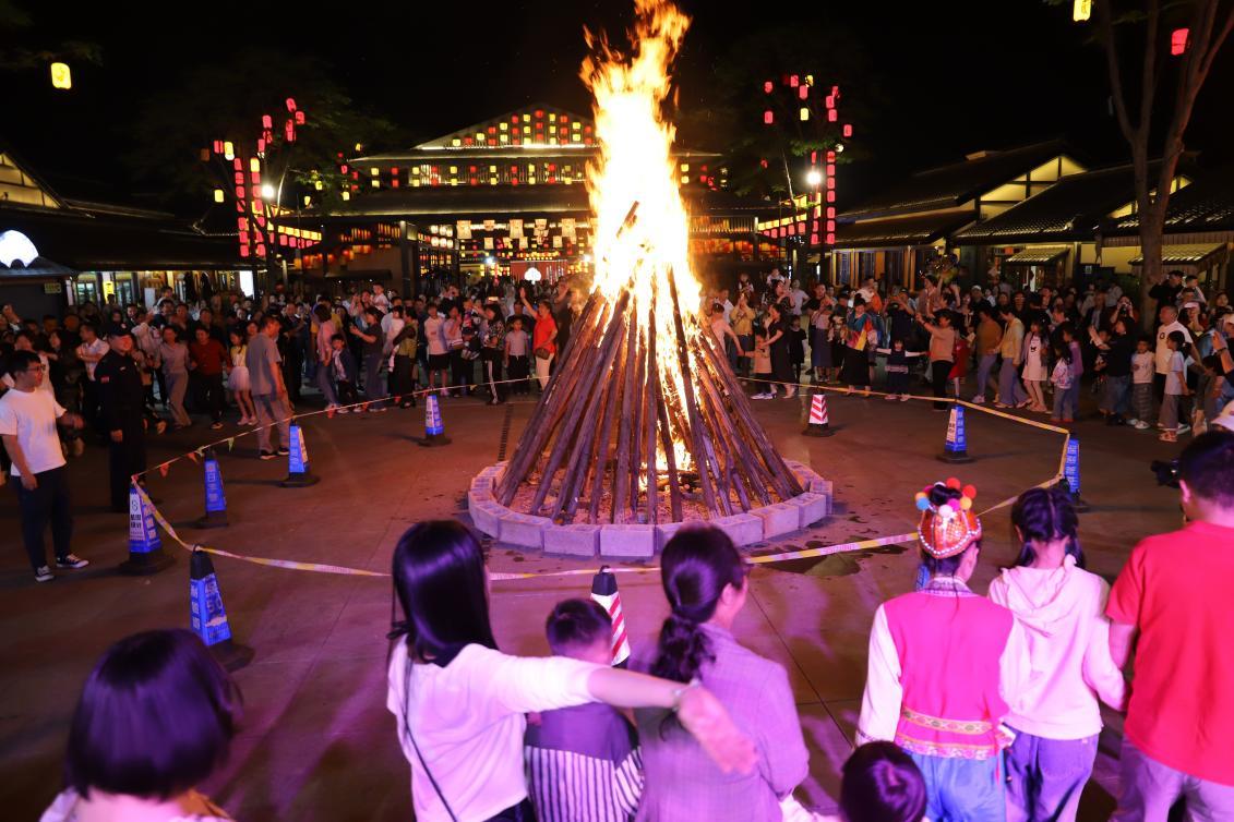 篝火晚会 (2)
