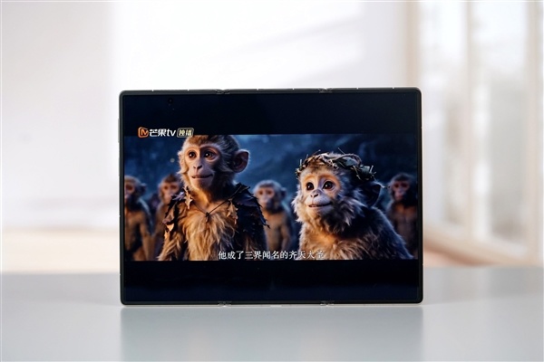 全新展翼三折叠手机！华为Mate XT 2非凡大师图赏