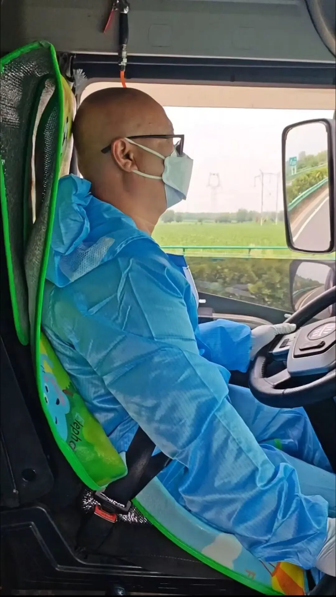 ● 路途中。由讲述者提供的视频截图