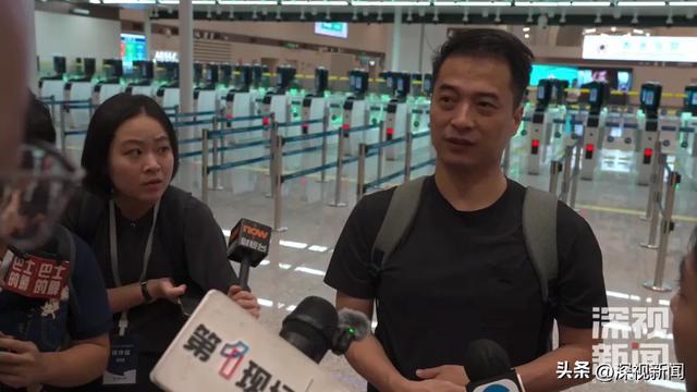 第一位从深圳前往香港的出境旅客陈先生
