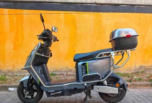 最近车市跟疯了似的拼命降价，原来是工信部新文件划定电池安全和油车税费红线，风向彻底转变车企被迫清库存自救-有驾