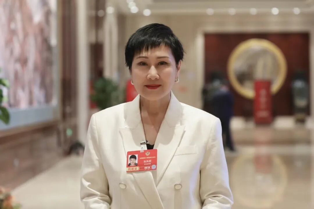 全国政协委员、演员张凯丽