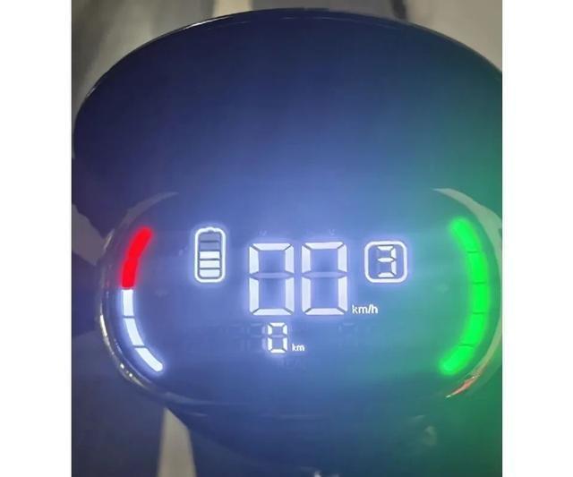 充电绿灯立马拔掉？难怪电板一年就废，老司机简直告诉你正确时长-有驾