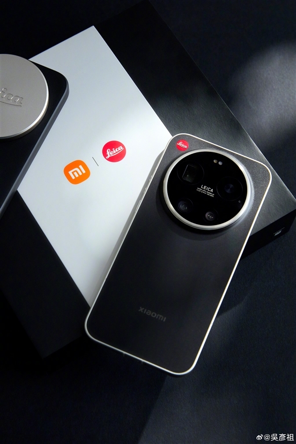 吴彦祖开箱小米17 Ultra徕卡版黑银新配色：经典十足！