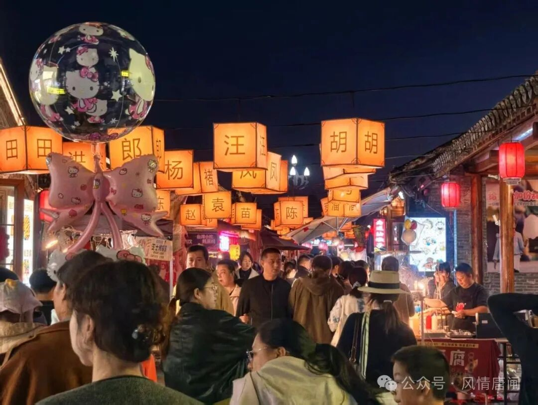 【唐闸古镇菊花市集开市啦！南通人扎堆打卡！】 这两天 南通唐闸古镇人