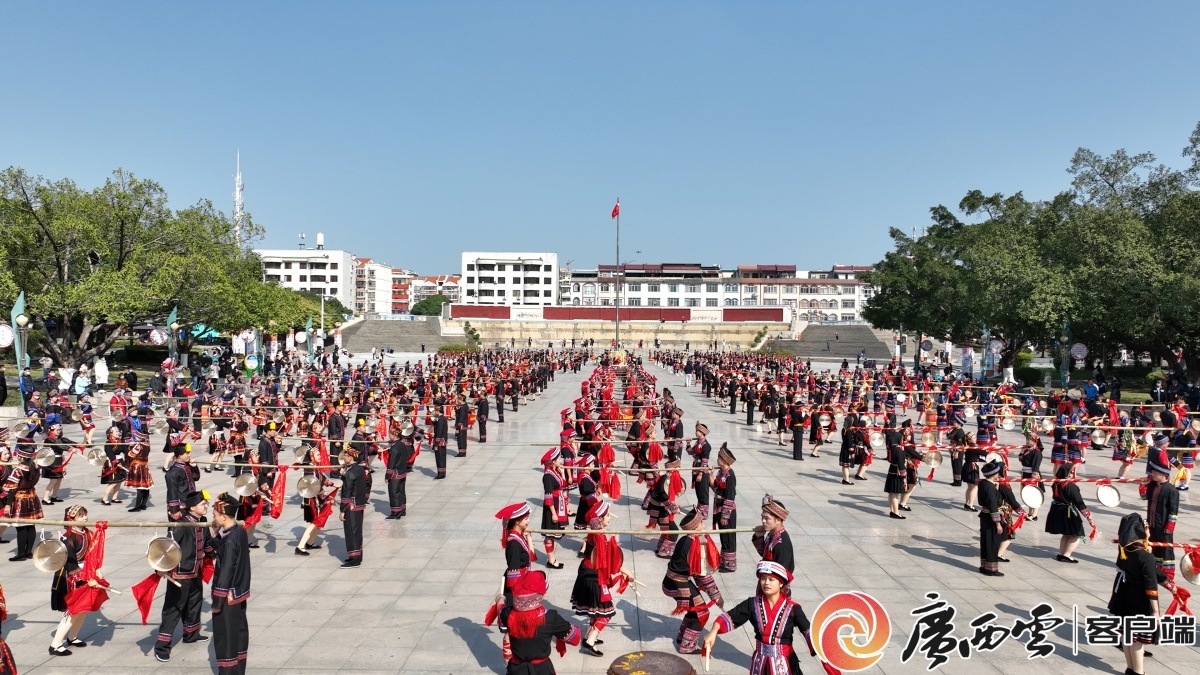 瑶族金锣舞表演现场。周金鹏 摄