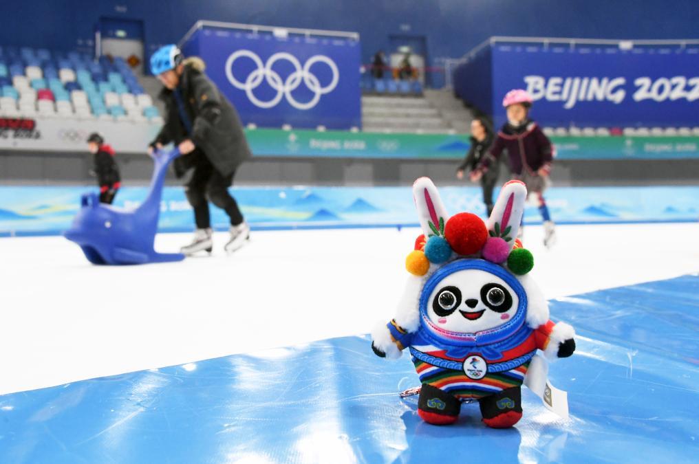 2023年1月22日在国家速滑馆拍摄的“兔墩墩”。 新华社记者 任超 摄