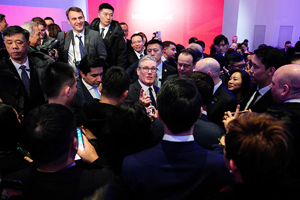 1月30日，英国首相斯塔默在上海英国馆招待会上与中英商业代表团进行交流。 IC Photo