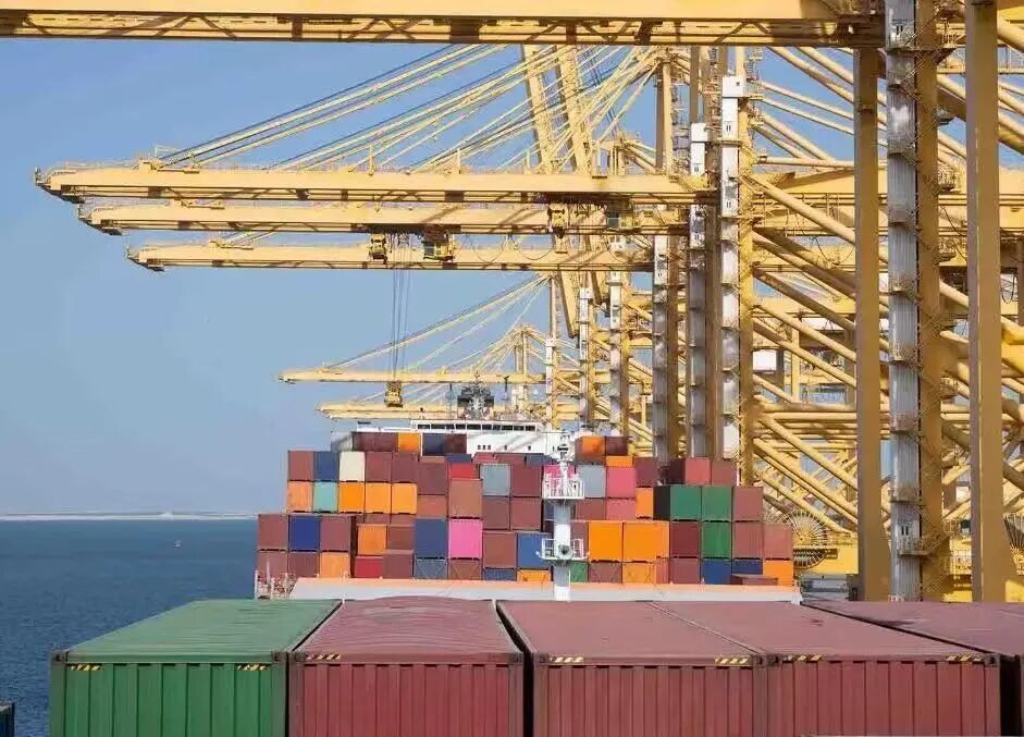 运往中东的货物被船司紧急通知加收附加费