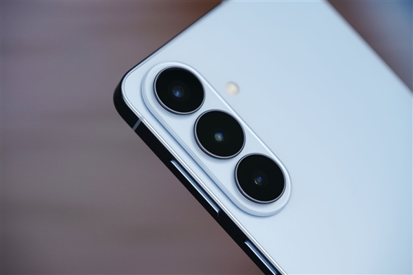 7999元AI旗舰！三星Galaxy S26+图赏