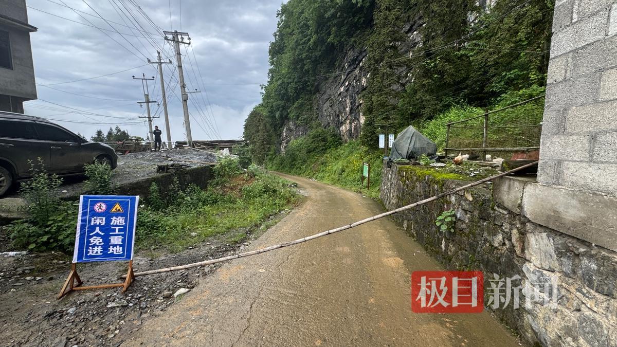 通往金河村里面的道路被封闭(极目新闻记者拍摄)