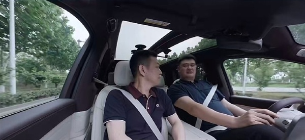 姚明喜提蔚来ES9：“篮球巨人”终于等来最合适的座驾！