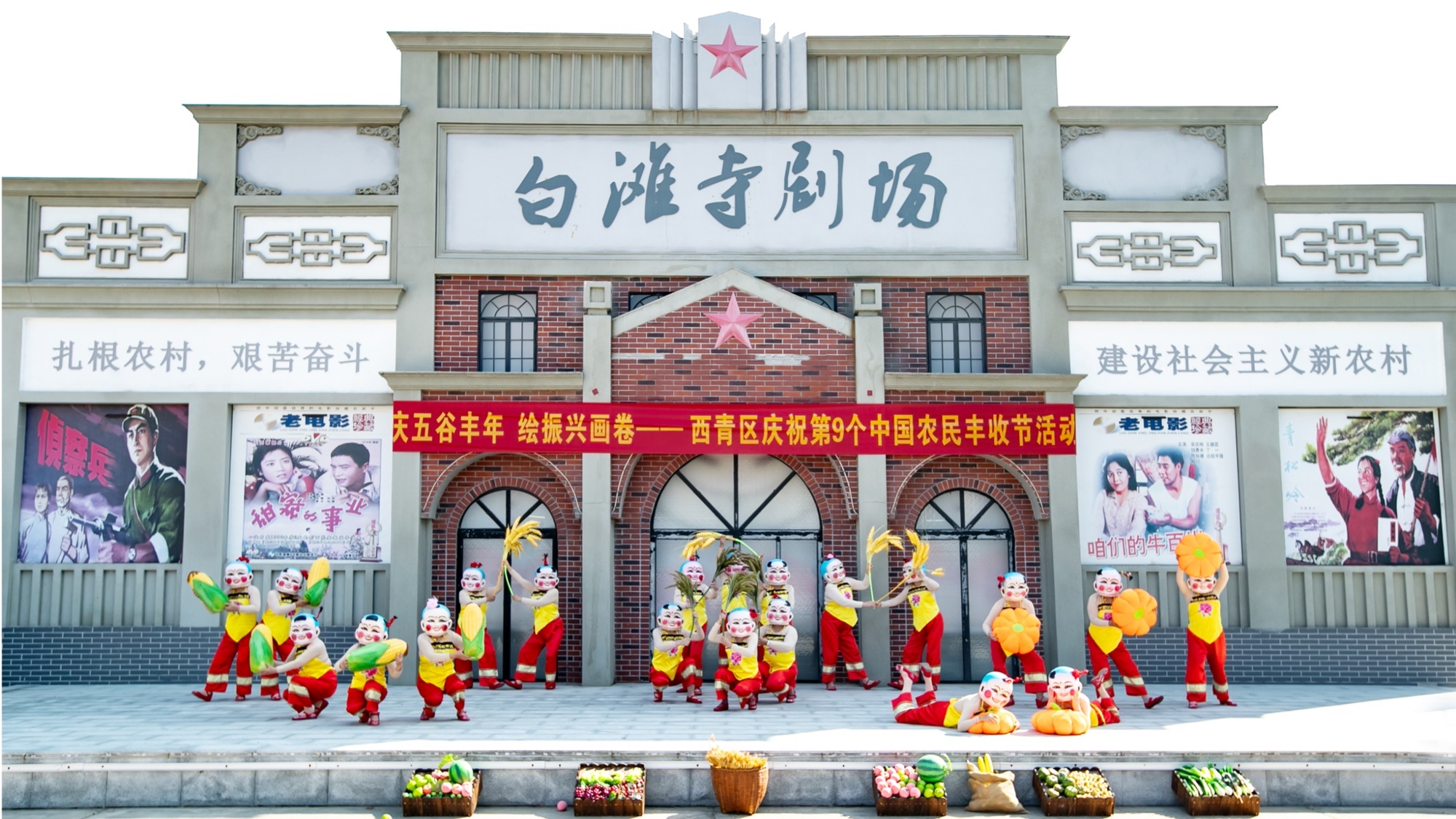 杨柳青大头娃娃舞亮相(央广网记者 褚夫晴 摄)