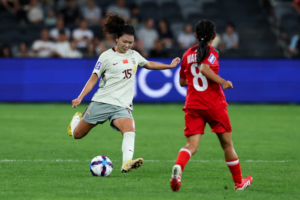 王爱芳本场比赛首发出战。