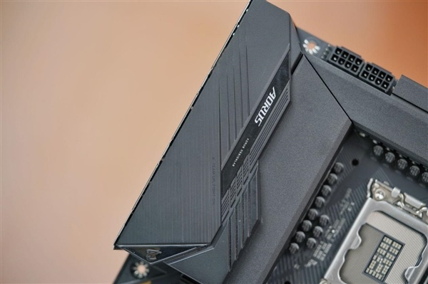 5个M.2插槽堆满！技嘉Z890 AORUS ELITE DUO X主板图赏