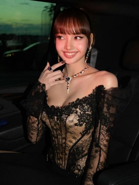 Lisa想拥有家庭和孩子 但是公司管控严格