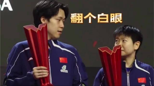 真逗！孙颖莎上台就和王楚钦斗嘴，大头想偷懒，莎莎给了一个白眼